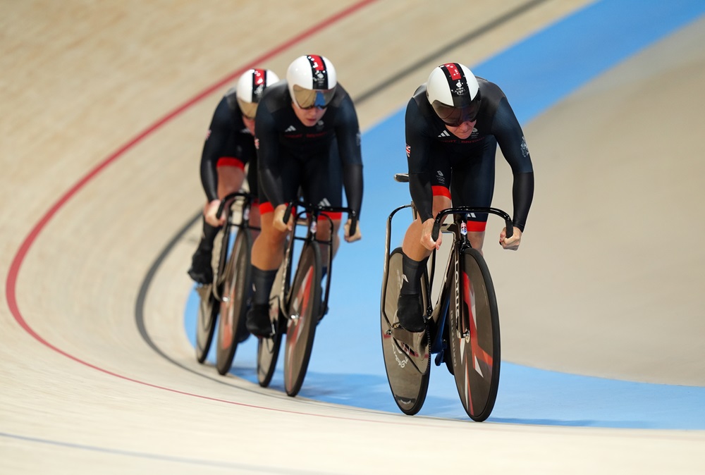 Ciclismo su pista, oro e record del mondo per la Gran Bretagna nello sprint a squadre donne. Olanda dominante nella gara maschile