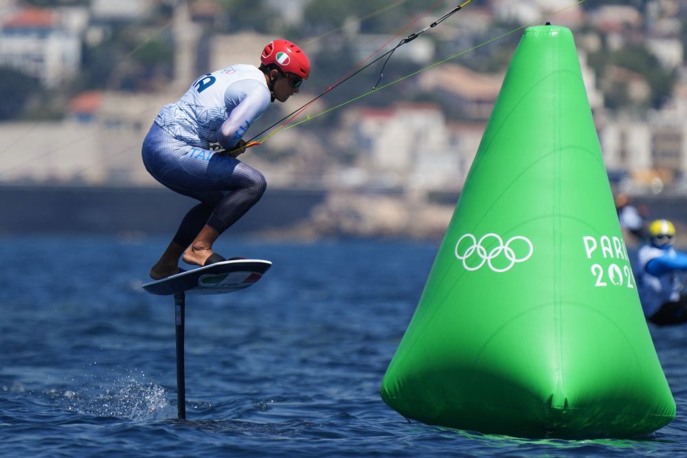 Vela, Bontus completa il ribaltone e vince l’oro olimpico nel kite. Pianosi ai piedi del podio