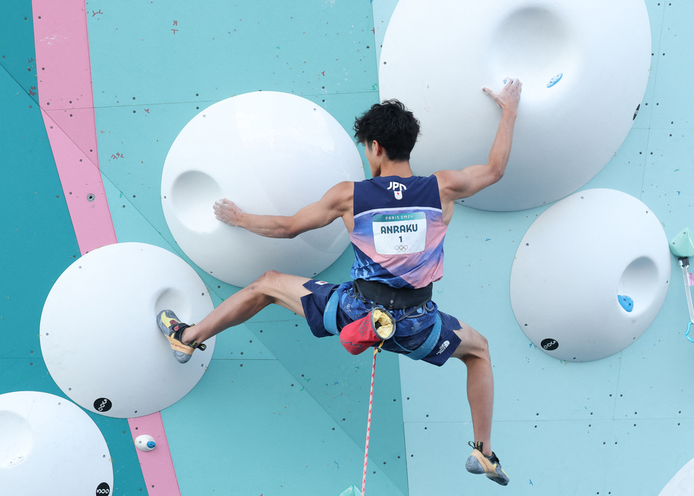 Arrampicata sportiva, Toby Roberts vince la combinata alle Olimpiadi. L’oro vola in Gran Bretagna