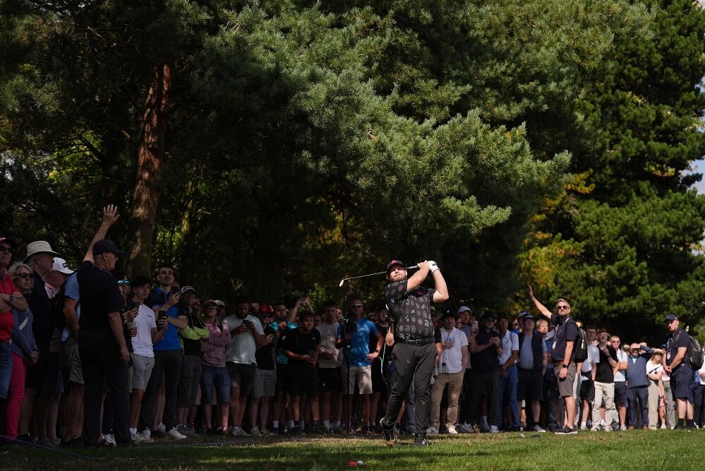 Golf, Tyrrell Hatton balza al comando ad un round dal termine dell’Alfred Dunhill Championship