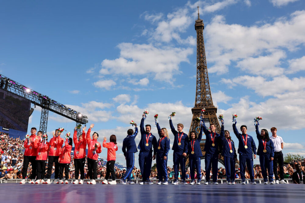 Pattinaggio artistico: consegnate a Parigi le medaglie del Team Event di Pechino 2022. Il caso Valieva è chiuso