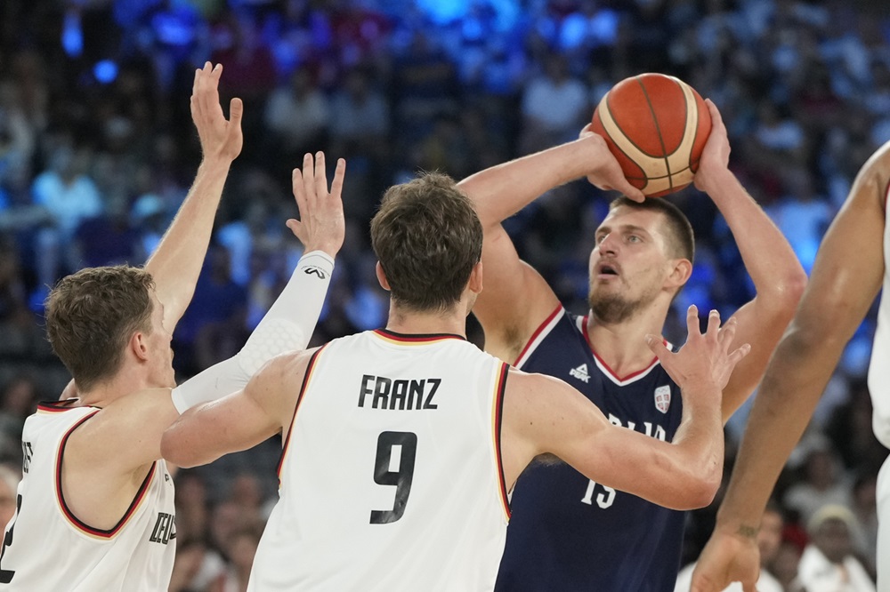 Basket, Jokic trascina la sua Serbia sul podio olimpico. Germania battuta nella finale per il bronzo