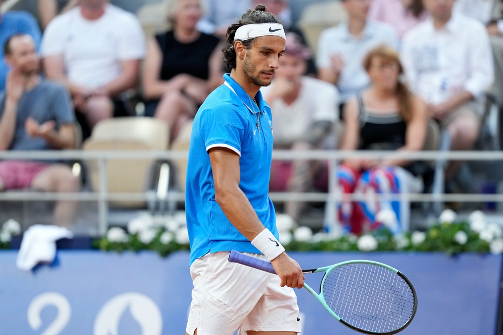 Tennis, Musetti regge a lungo, poi emerge Djokovic. L’azzurro si giocherà il bronzo alle Olimpiadi