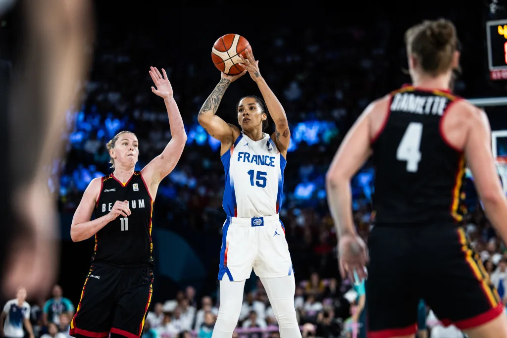 Basket femminile, la Francia piega il Belgio all’overtime e raggiunge gli Stati Uniti nella finale per l’oro alle Olimpiadi