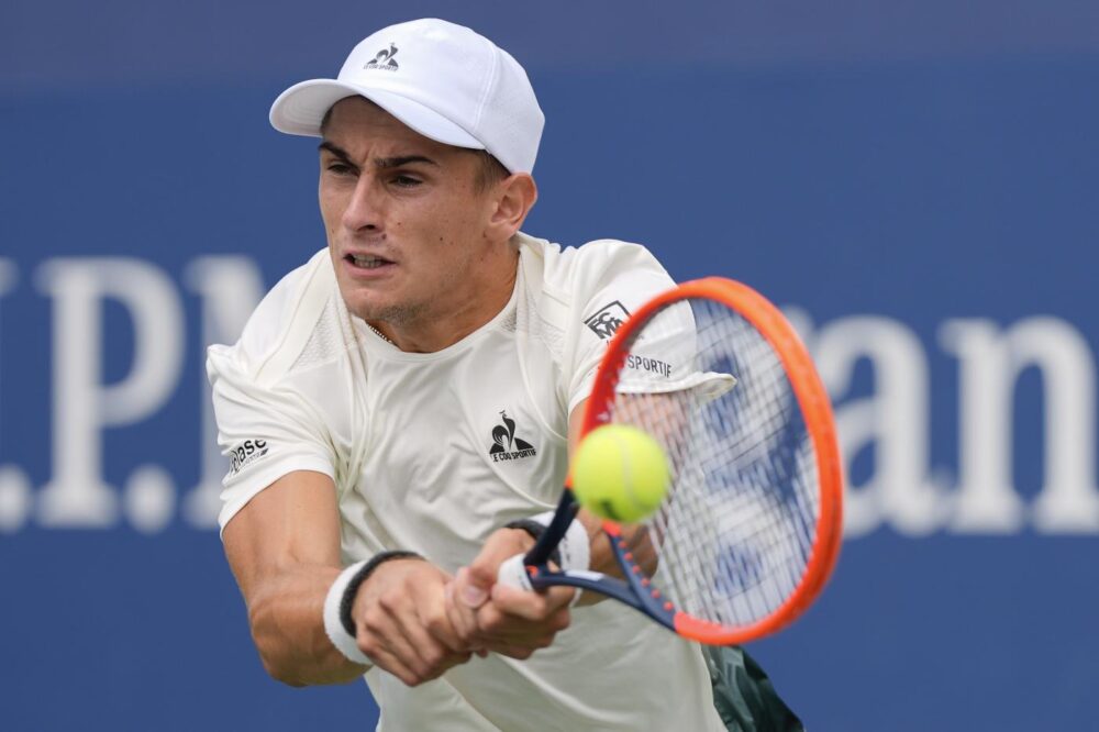 LIVE Arnaldi Medvedev 7 5 3 4, ATP Shanghai 2024 in DIRETTA: arriva il break del russo