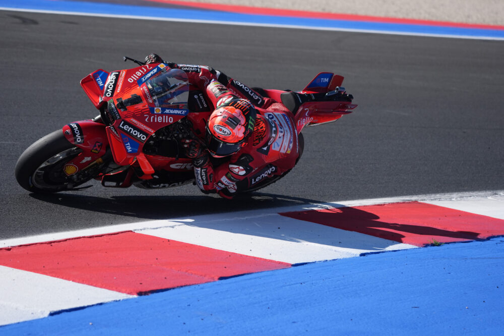 VIDEO MotoGP, il sorpasso di Bagnaia a Martin nella Sprint a Misano