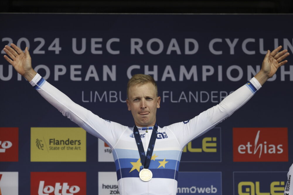 Ciclismo, Tim Merlier vince gli Europei: “Arrivavo da settimane difficili, ora è una bella carriera”