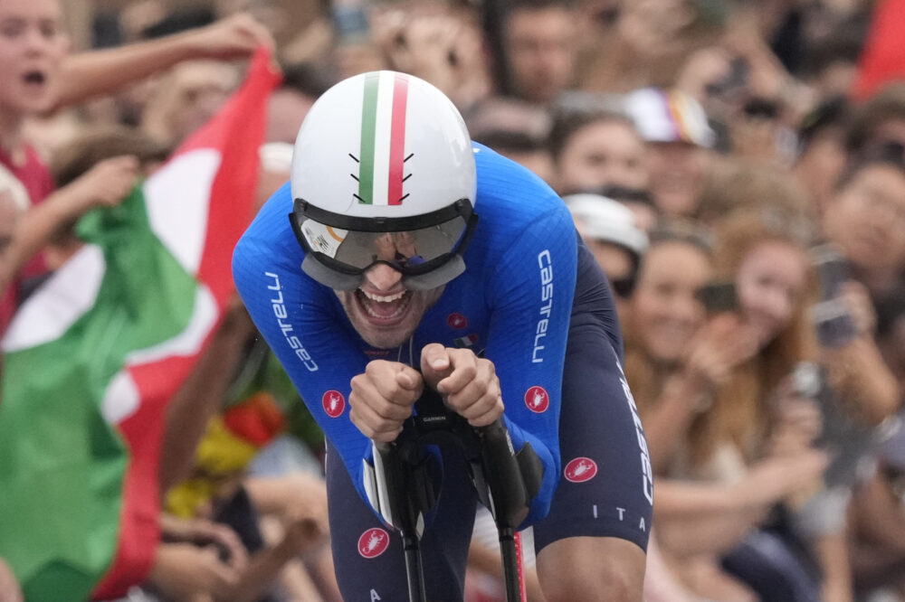 Ciclismo, è il giorno del Team Relay ai Mondiali: l’Italia sogna con Ganna e Affini