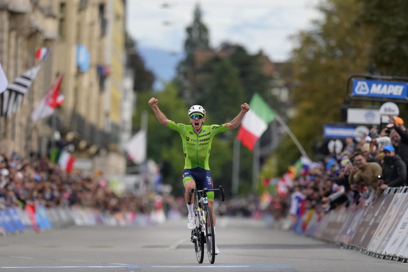 Quanti soldi ha guadagnato Tadej Pogacar vincendo i Mondiali di ciclismo? Montepremi minimal: le cifre