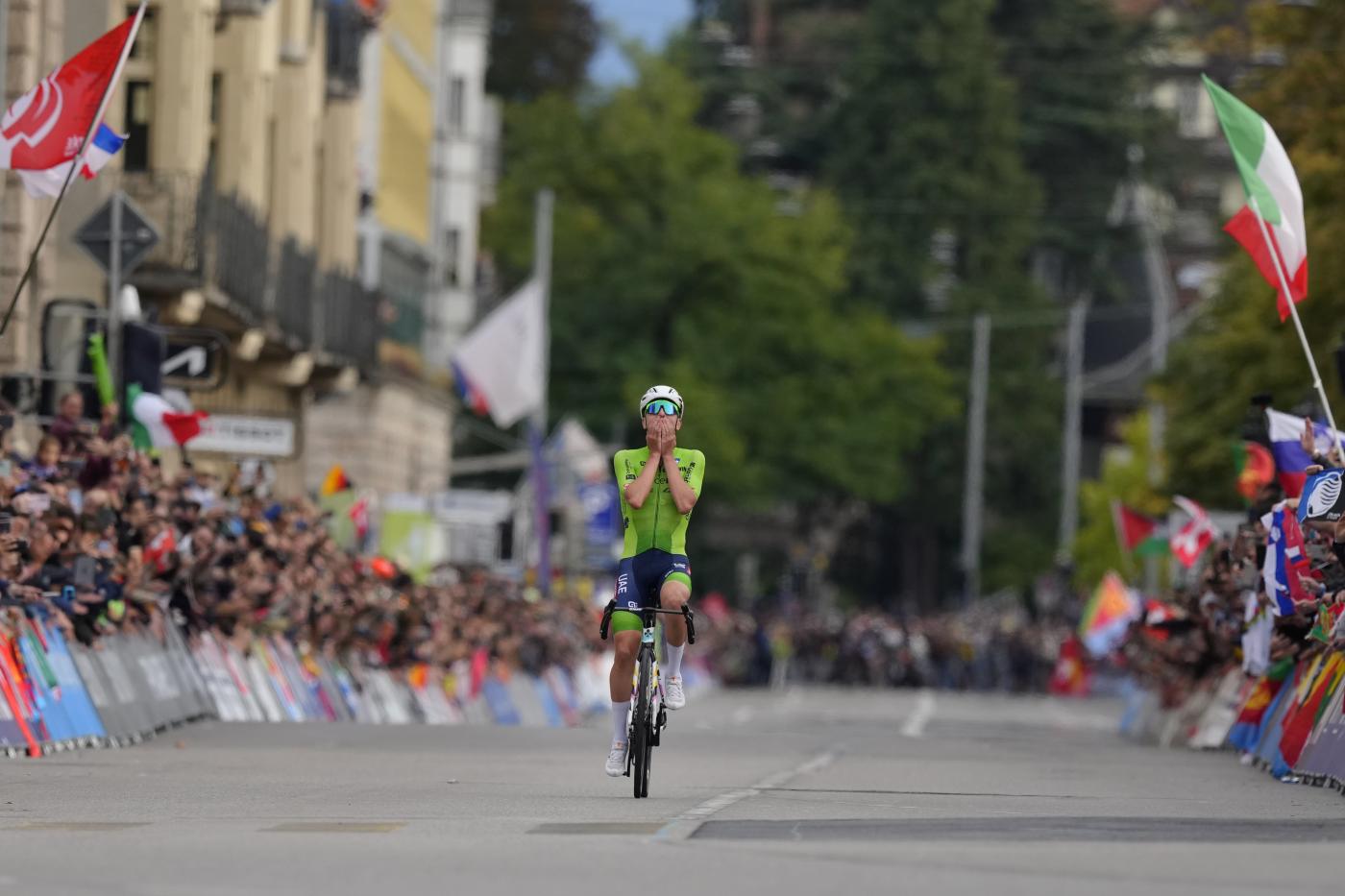 Pagelle Mondiali ciclismo 2024: Tadej Pogacar alieno, van der Poel ed Evenepoel aspettano troppo. Italia insufficiente