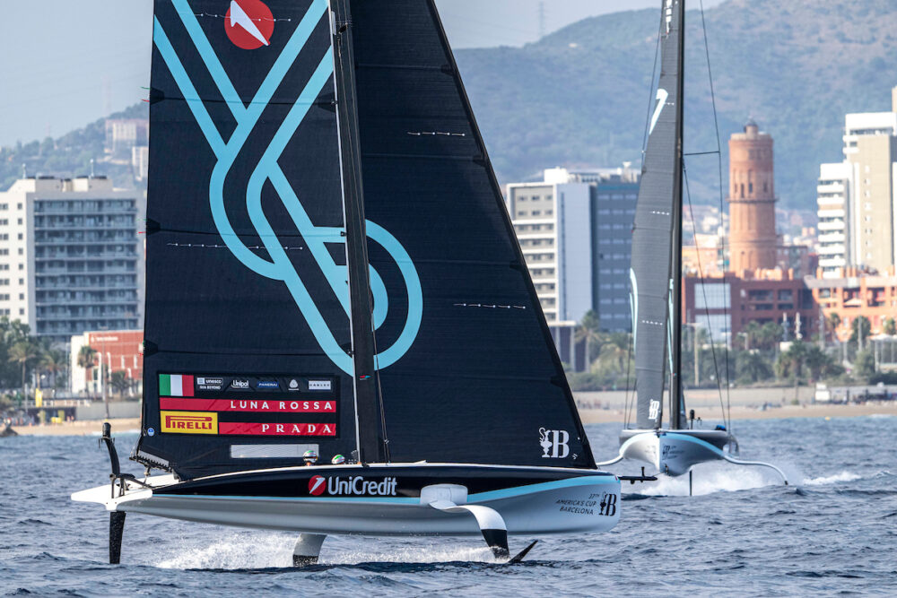 Luna Rossa lotta con vento impetuoso e onda alta: Gradoni e compagni in testa alla Youth America’s Cup