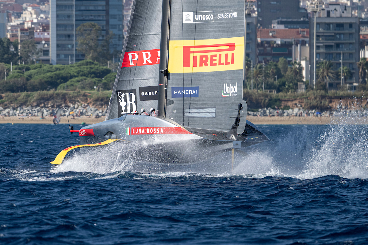 LIVE Louis Vuitton Cup 2024 in DIRETTA: Luna Rossa più forte di tutto! Imbarca acqua, ripara la barca e batte Ineos: 4 4!