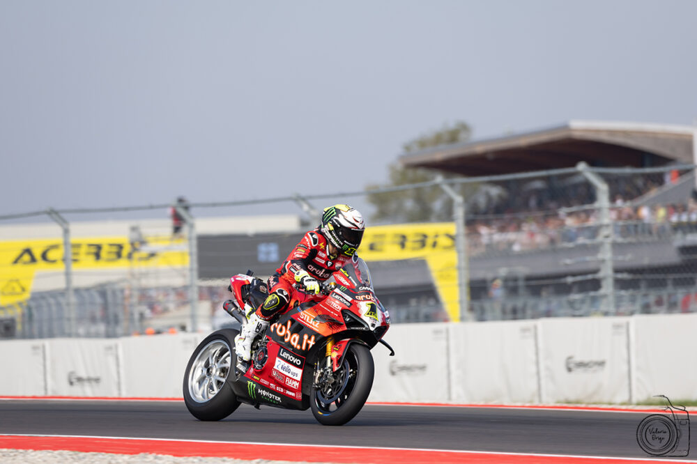 Superbike, Bautista vince in solitaria gara 2 ad Aragon. Razgatlioglu allunga su Bulega nel Mondiale