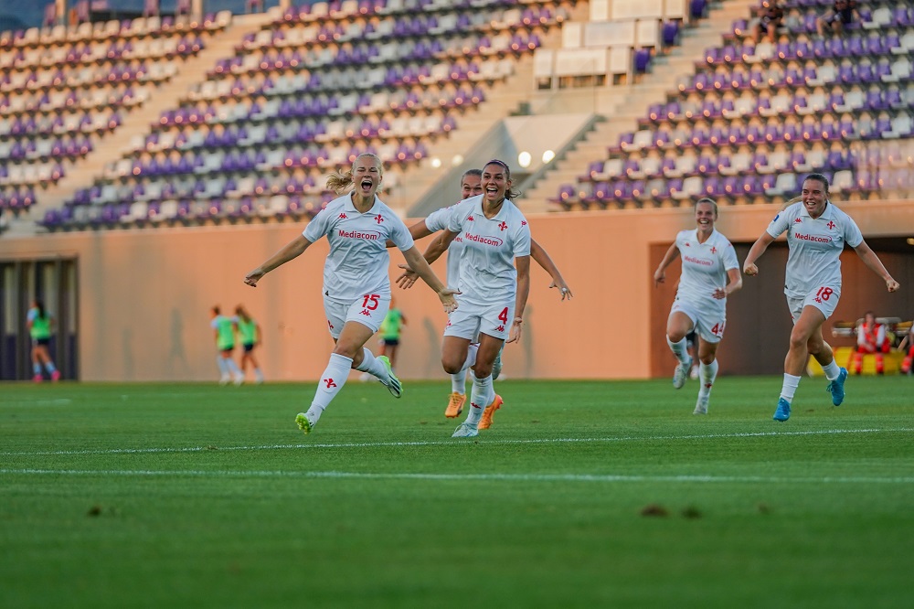 LIVE Fiorentina Wolfsburg 0 2, Champions League calcio femminile 2024 in DIRETTA: doppietta di testa di Hegering