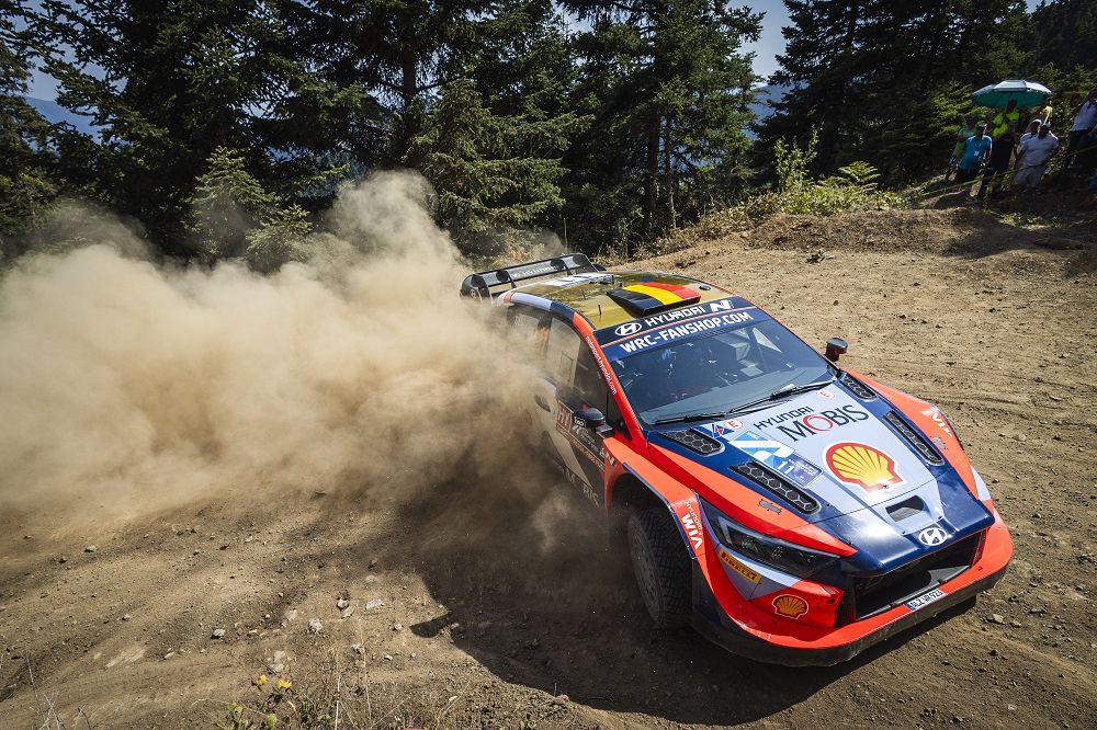 Rally Grecia, Thierry Neuville vicino al successo finale, Ogier prova a rimontare su Sordo