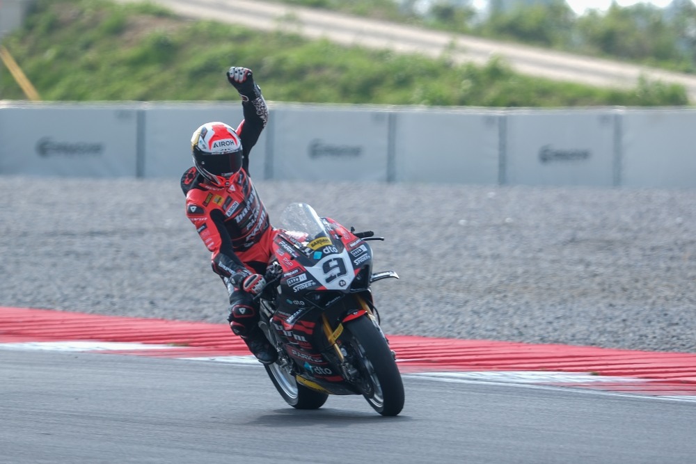 LIVE Superbike, GP Italia 2024 in DIRETTA: Petrucci vince anche gara 2, secondo Bautista e terzo Bulega