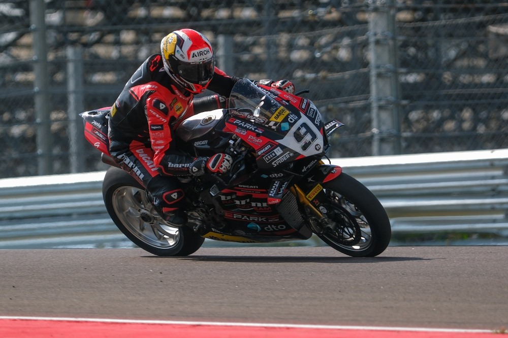 LIVE Superbike, GP Aragon 2024 in DIRETTA: bandiera rossa per la caduta di Lowes, sporco in pista