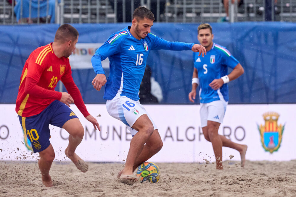 Beach soccer, l’Italia liquida la Cechia agli Europei e va in semifinale: tripletta di Giordani