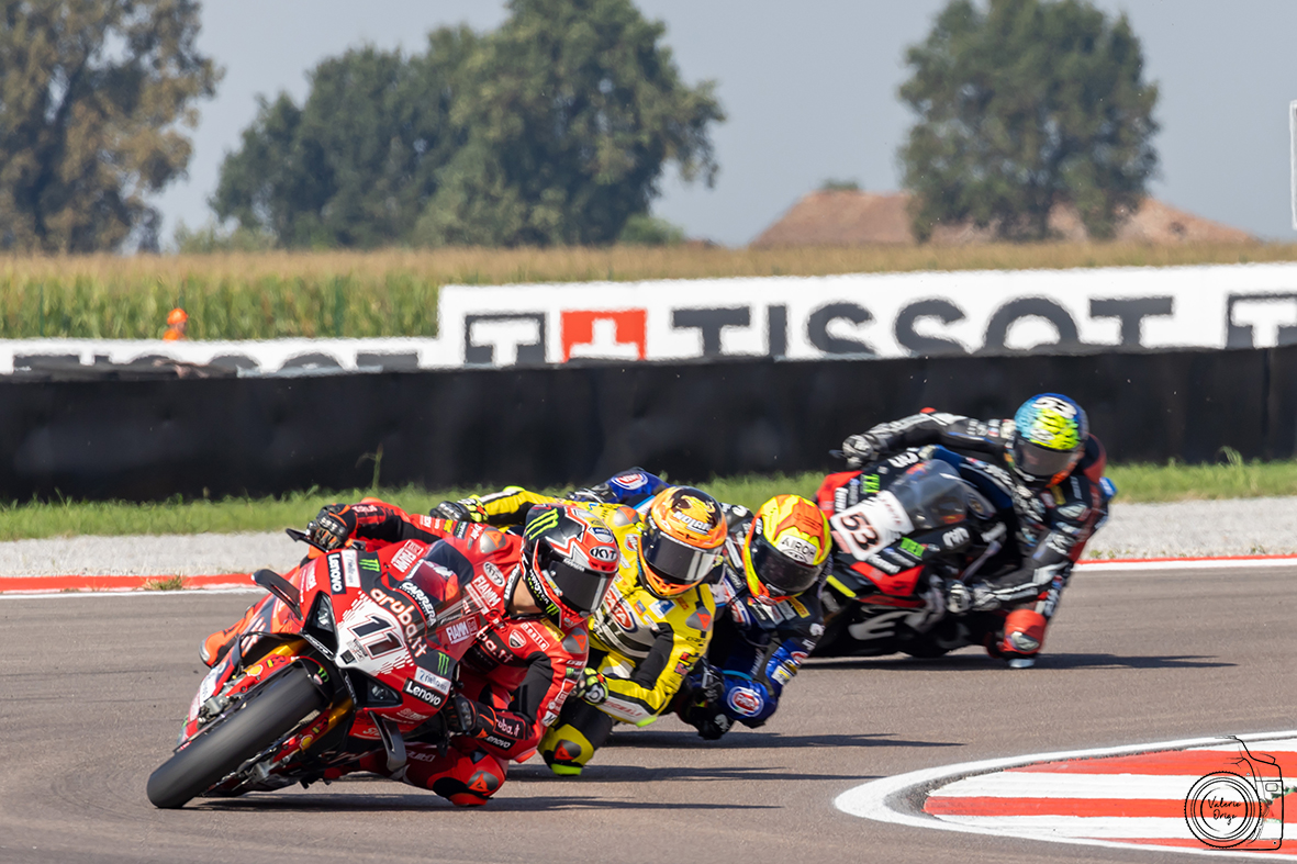 Superbike oggi in tv, GP Italia 2024: orari Superpole Race e gara 2, streaming, programma TV8 e Sky