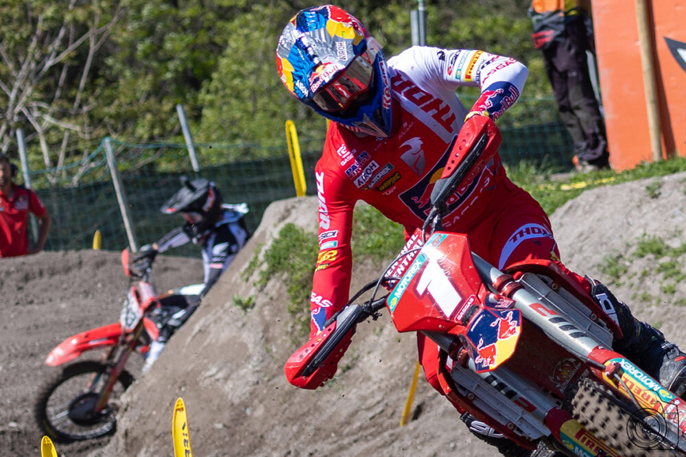 Motocross, Jorge Prado respinge l’assalto di Gajser e conquista il secondo Mondiale MXGP di fila