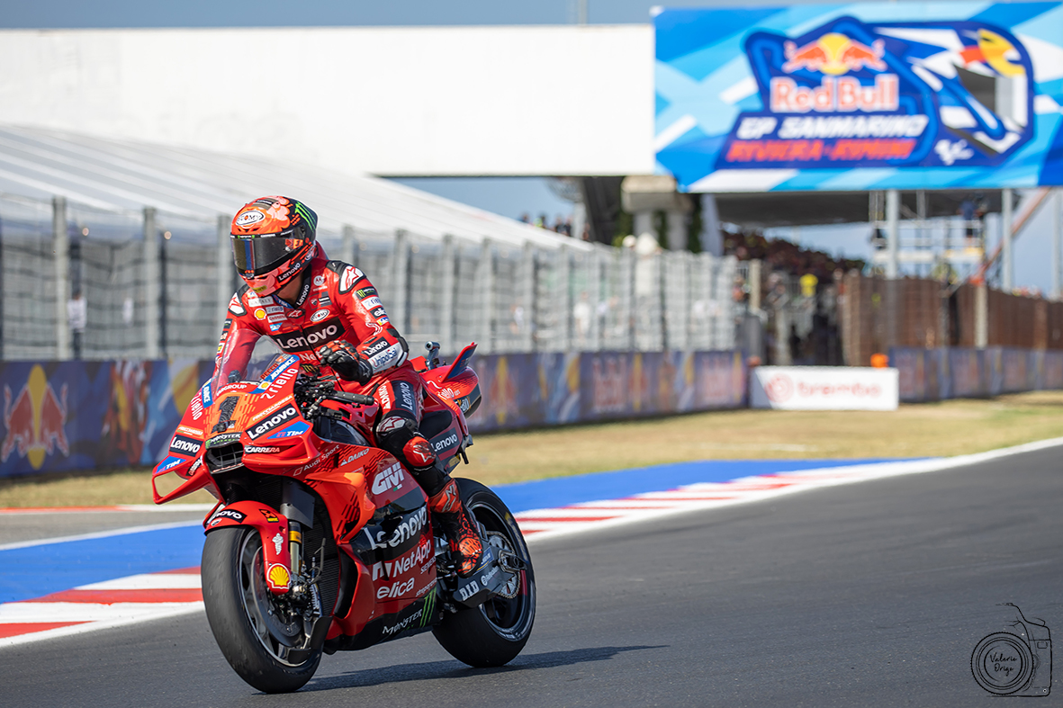 MotoGP, Bagnaia vince e convince. Il ‘pelo nell’uovo’: da Aragon le partenze sono problematiche