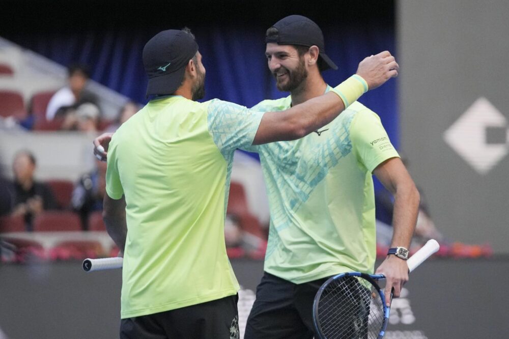 ATP Shanghai, Bolelli e Vavassori ai quarti di finale: sconfitti nettamente Wang e Zhou, c’è il pass per Torino