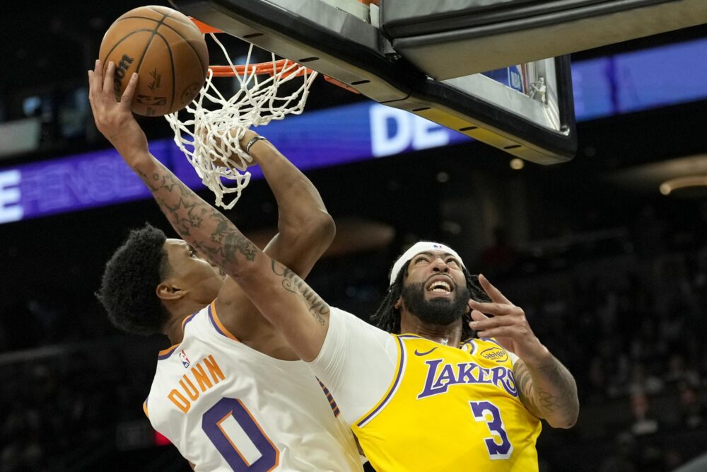 NBA, i risultati della notte (26 ottobre): altra sconfitta per i Pistons di Fontecchio, Davis trascina i Lakers in rimonta contro i Suns