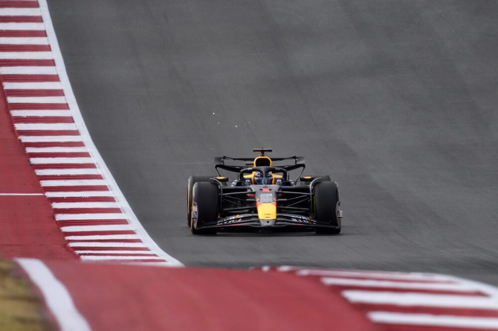 F1, Verstappen si aggiudica la Sprint di Austin e allunga su Norris nel Mondiale. 2° un grande Sainz