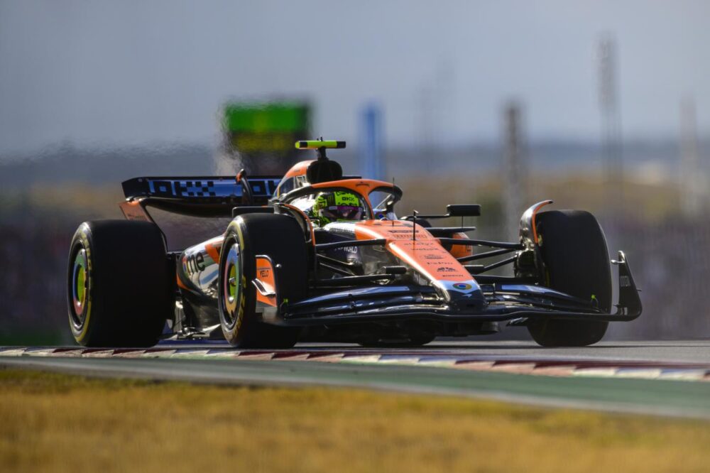 F1, Lando Norris si prende la pole ad Austin, battuto Verstappen. Ferrari in seconda fila