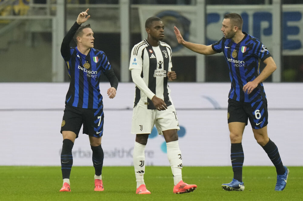 Inter-Juventus 4-4 nel big match di Serie A, il Napoli