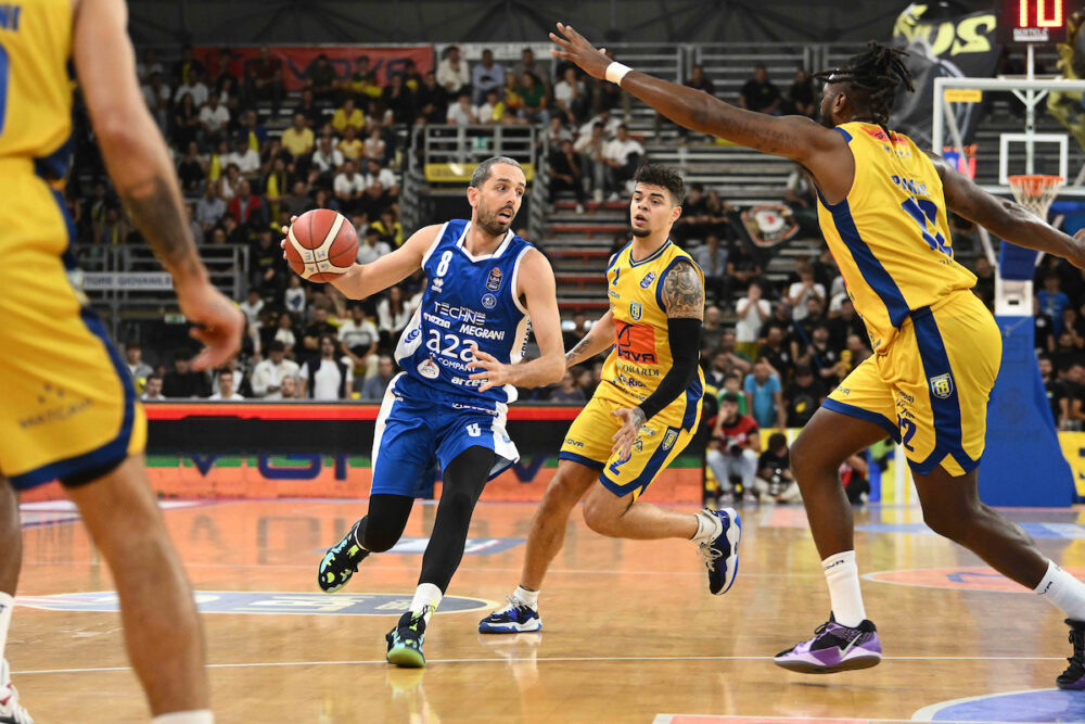 Basket, vittorie esterne per Tortona, Trieste e Brescia in Serie A. L’Olimpia Milano reagisce contro Sassari