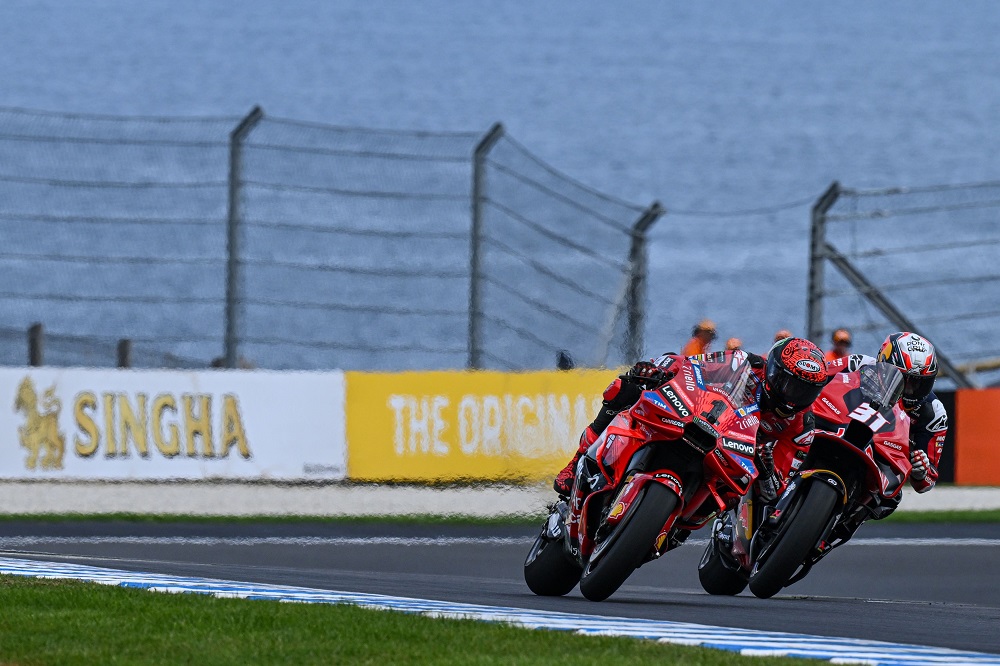 LIVE MotoGP, GP Australia 2024 in DIRETTA: si inizia con la P2, asfalto bagnato a Phillip Island!