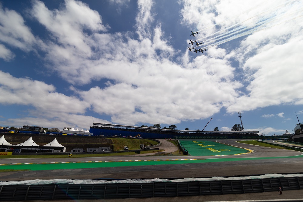 F1, scatta il weekend del GP di San Paolo: tra Sprint Race e meteo Max Verstappen è accerchiato