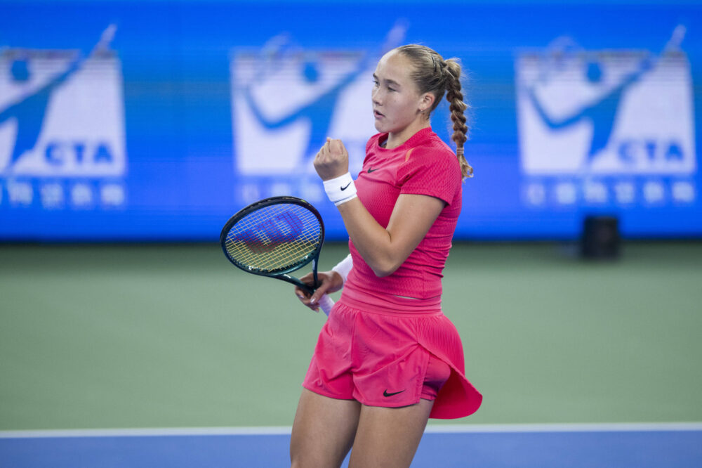 WTA Ningbo, derby russo in finale: Kasatkina e Andreeva promosse, ritiri di Badosa e Muchova