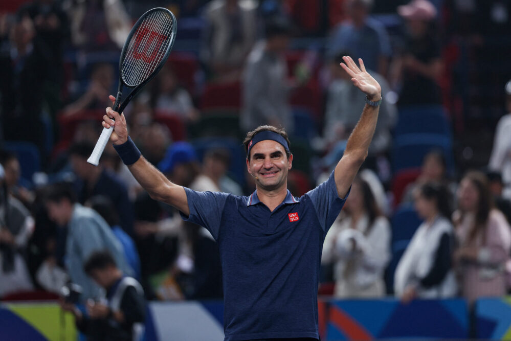 Roger Federer, esibizione a Shanghai e poi la riflessione: “Con Sinner e Alcaraz si sente il cambio della guardia”