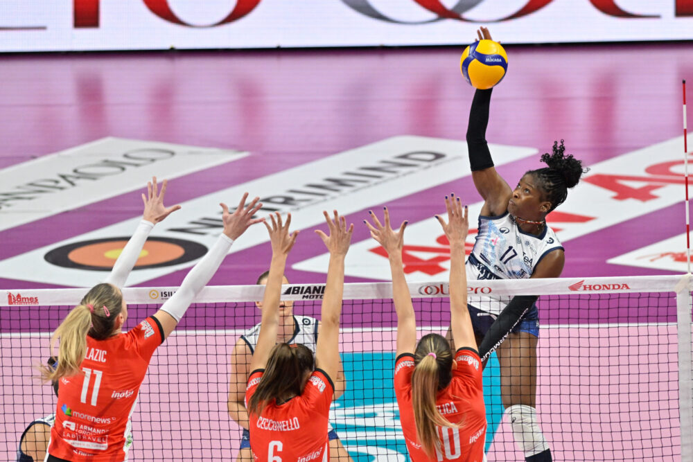 Volley femminile, Milano batte Cuneo al tie break: Sylla e Danesi decisive senza Egonu