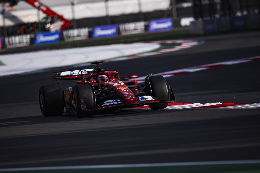 LIVE F1, GP Messico 2024 in DIRETTA: Sainz in testa, Leclerc vicinissimo! Penalizzato Verstappen!