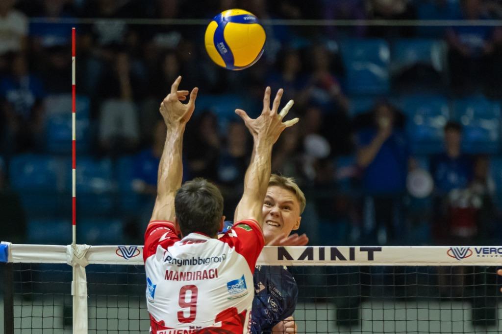 LIVE Monza Milano 1 2 Superlega volley in DIRETTA: Allianz di nuovo in vantaggio, 22 25