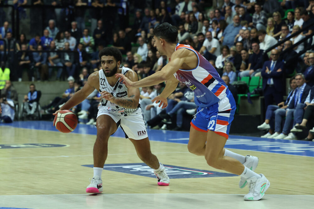 Basket: Trento diventa leader solitaria in Serie A, vince anche Reggio Emilia. Rinviata Virtus Bologna Tortona