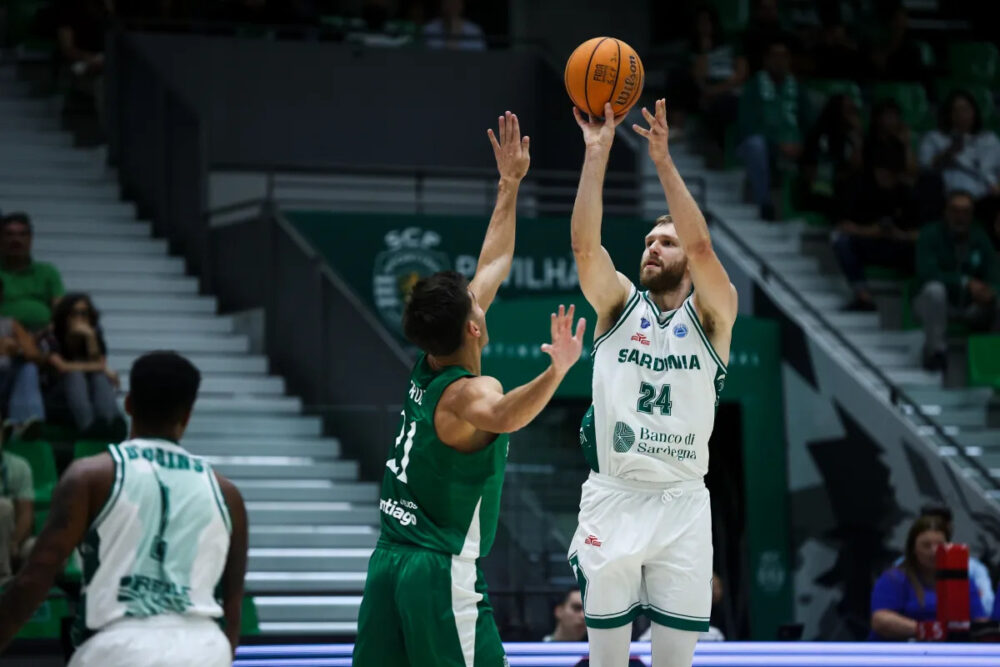 Basket, la Dinamo Sassari batte a domicilio lo SPorting CP Lisbona in FIBA Europe Cup. 14 punti di Sokolowski ...