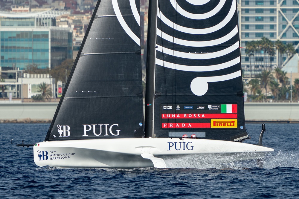 LIVE America’s Cup femminile 2024 in DIRETTA: poco vento, attesa per le ultime regate di Luna Rossa