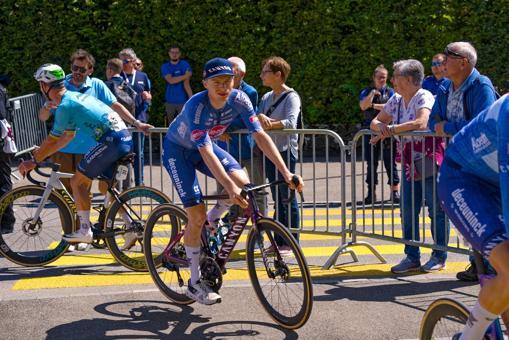 Coppa Bernocchi 2024: a sorpresa si impone Stan Van Tricht, settimo Alessandro Pinarello