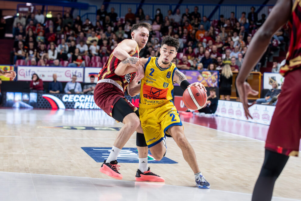 Basket, Rob Gray regala a Scafati la terza vittoria in campionato su Varese