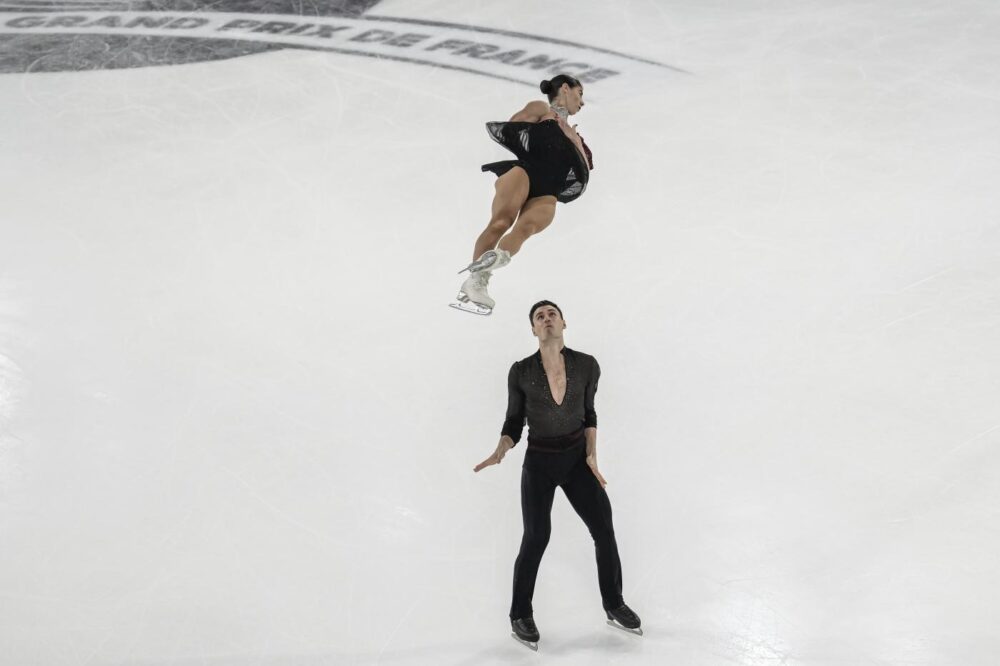 Pattinaggio artistico: Ghilardi Ambrosini secondi nello short del Finlandia Trophy. Dominio di Stellato Dudek Deschamps