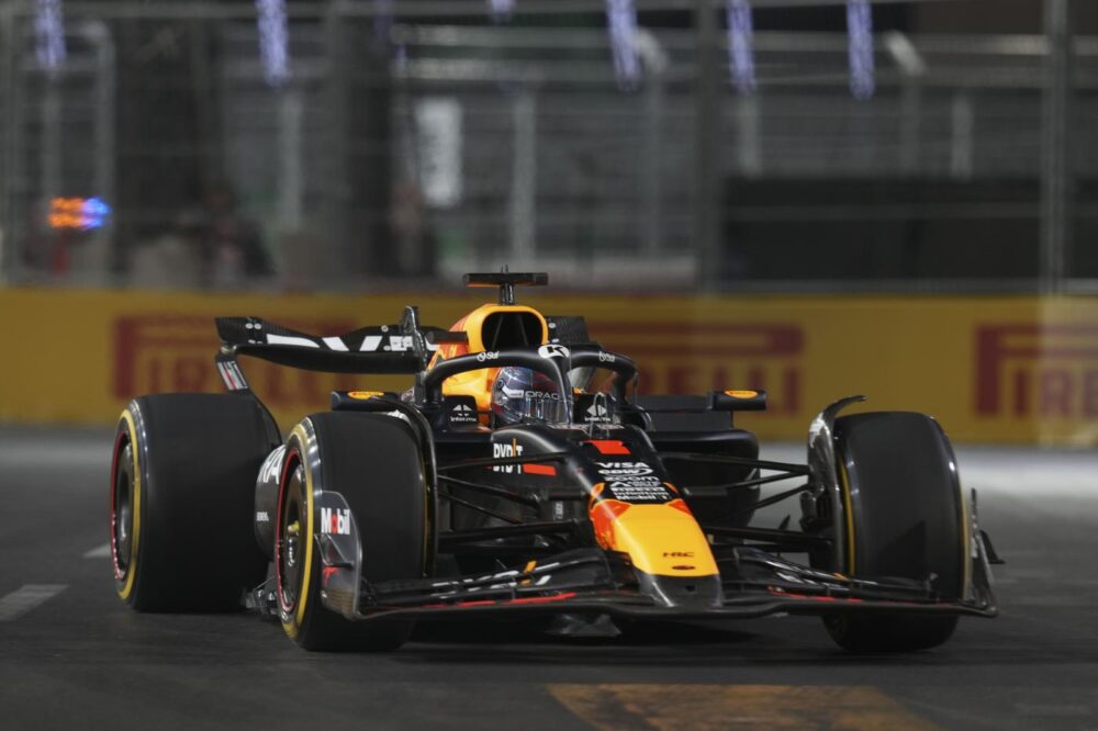 F1, Max Verstappen batte Norris in qualifica e può festeggiare il quarto titolo mondiale già a Las Vegas