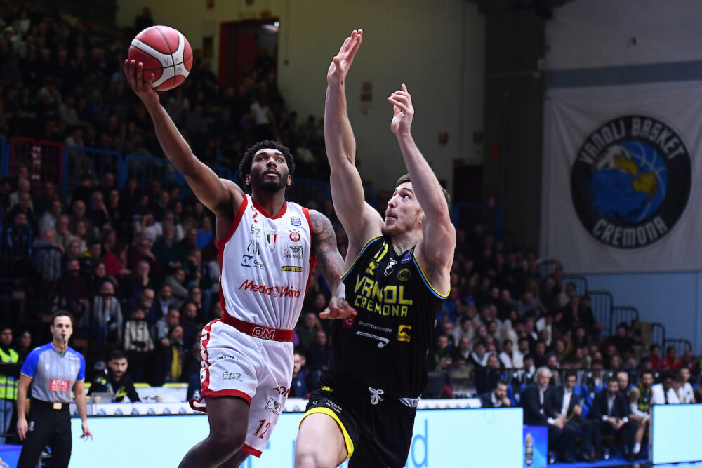 Basket: Olimpia Milano, lunedì di Serie A col brivido a Cremona. La Vanoli rimonta, poi cede all’EA7