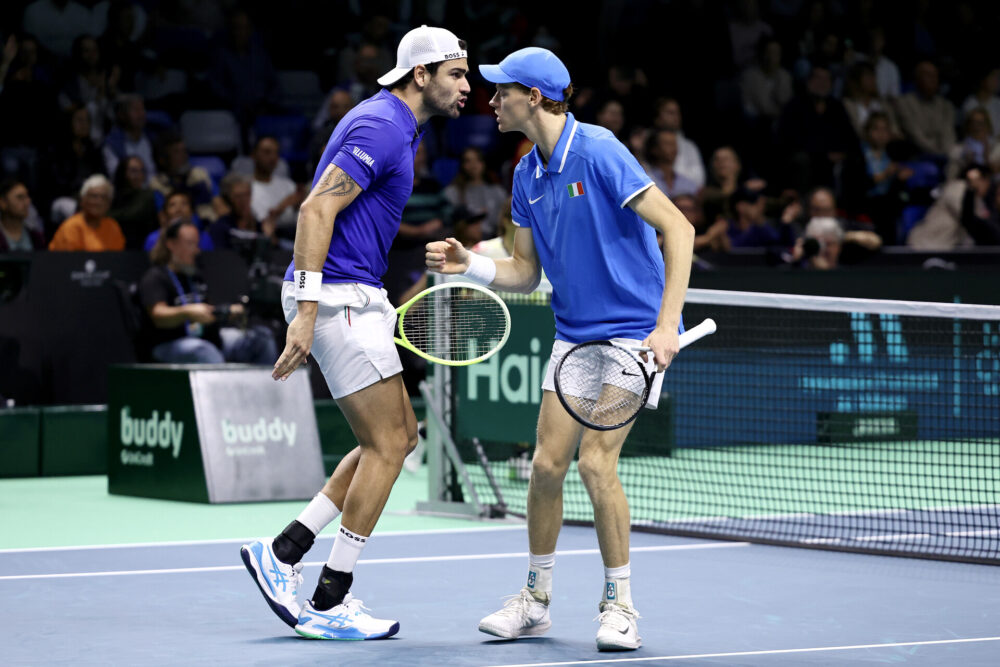 FINALMENTE INSIEME! Sinner/Berrettini portano l’Italia in semifinale di Coppa Davis: battuti gli specialisti Gonzalez/Molteni