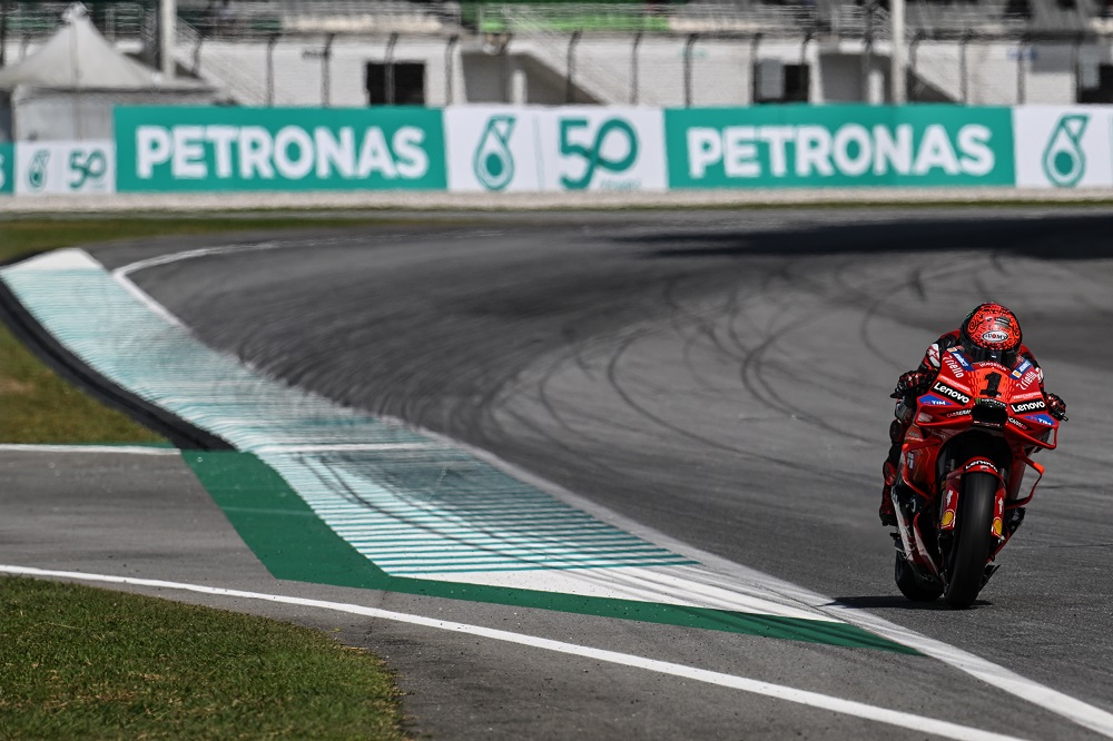 Francesco Bagnaia conquista la pole position a Sepang! Tempo spaziale davanti a Martin