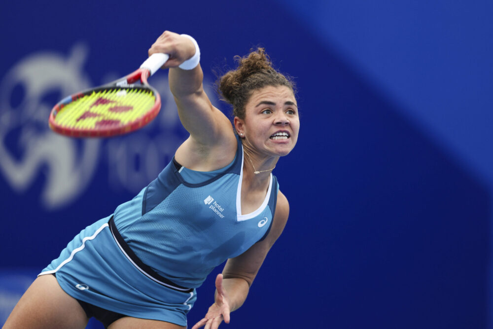 Sfuma il sogno di Jasmine Paolini alle WTA Finals: una Zheng stellare approda in semifinale