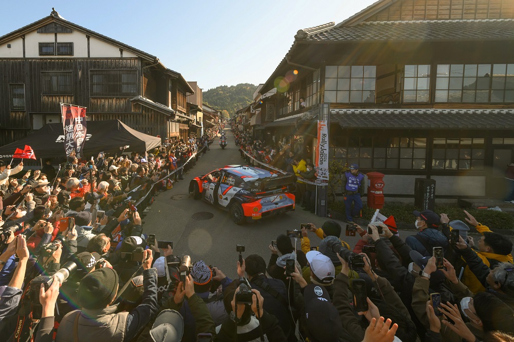 Rally, Thierry Neuville è campione del mondo, in Giappone vince Elfyn Evans